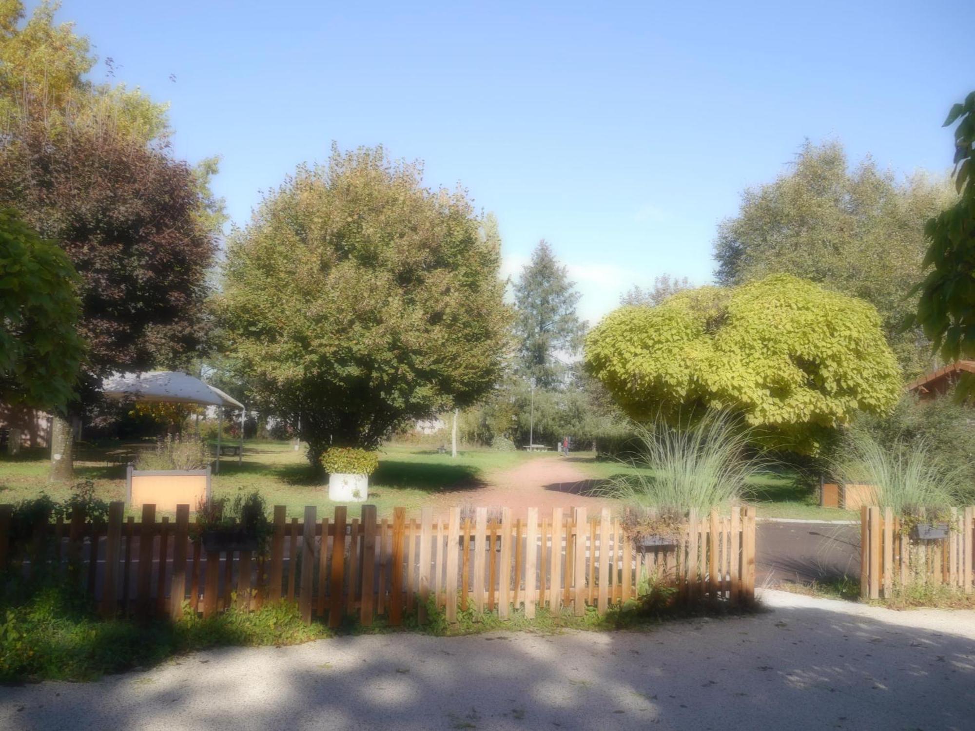 Camping De Charlieu - Mobile Home エクステリア 写真