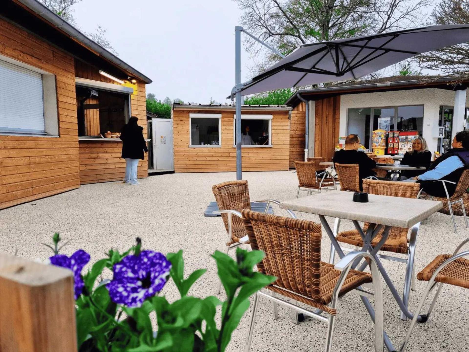 Camping De Charlieu - Mobile Home エクステリア 写真