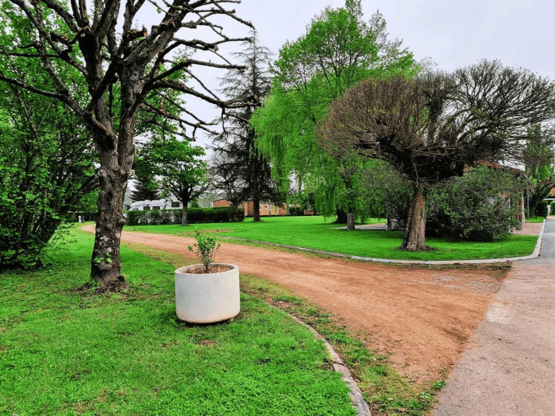Camping De Charlieu - Mobile Home エクステリア 写真